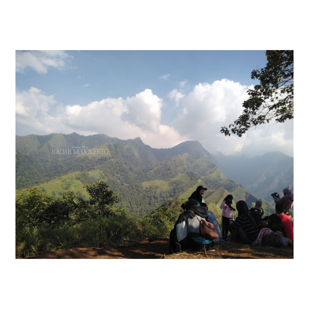 SEGAR: Bukit Semar menyuguhkan panorama pegunungan dan cocok untuk berkemah.