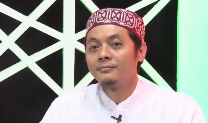 BERBAGI ILMU: Gus Dullah, Putra Pengasuh Pondok Pesantren Salafiyah Al-Mishbar, Karangnongko, Mojoranu, Sooko, Mojokerto, KH Chusaini Ilyas. (foto: Internet)