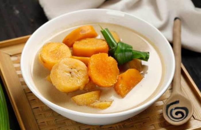 MANIS: Kolak pisang mempunyai rasa manis yang rendah kalori. (foto: dok, internet)