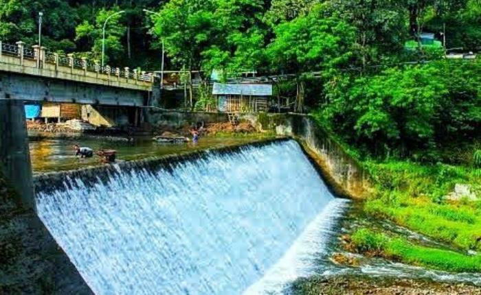 SEJUK: Suasana alam yang segar di sekitar Kali Kromong Pacet. (foto: internet)