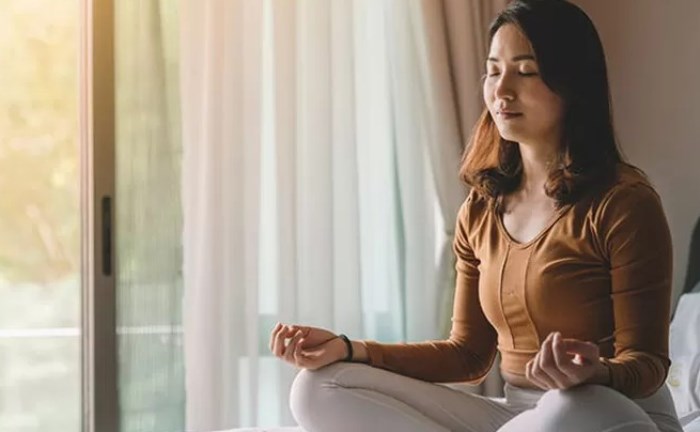 TENANG: Meditasi dengan aroma terapi secara teratur dapat mengurangi tingkat timbulnya  permasalahan jerawat. (foto: dok. Jawa Pos)