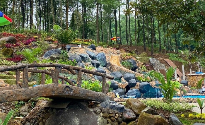 ASRI: Kondisi alam yang dipenuhi pepohonan rindang dan kaki pegunungan. (foto: Instagram Bernah de Vallei)