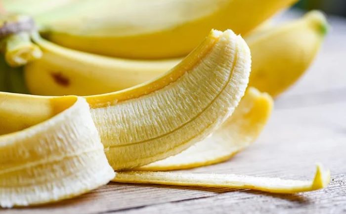 MANIS: Buah pisang kaya akan kandungan vitamin dan serat yang baik untuk kesehatan tubuh. (foto: dok. Halodoc)