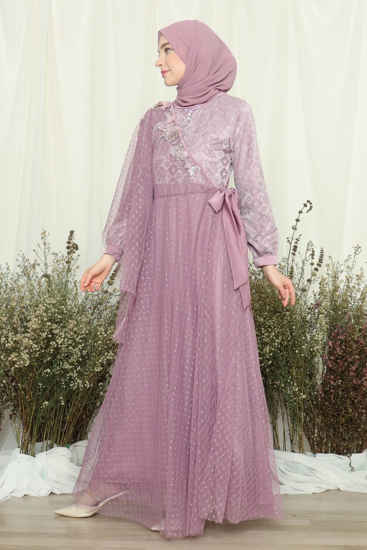 Busana dengan warga lilac.