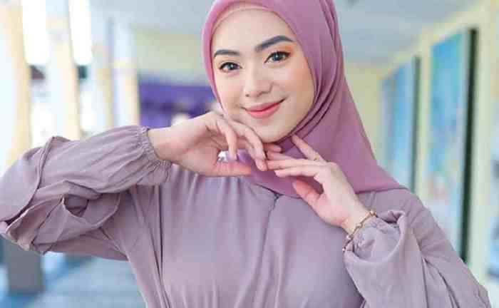 CANTIK: Anggun dan menawan dengan mengenakan baju berwarna deep lilac. (foto. dok: Internet)