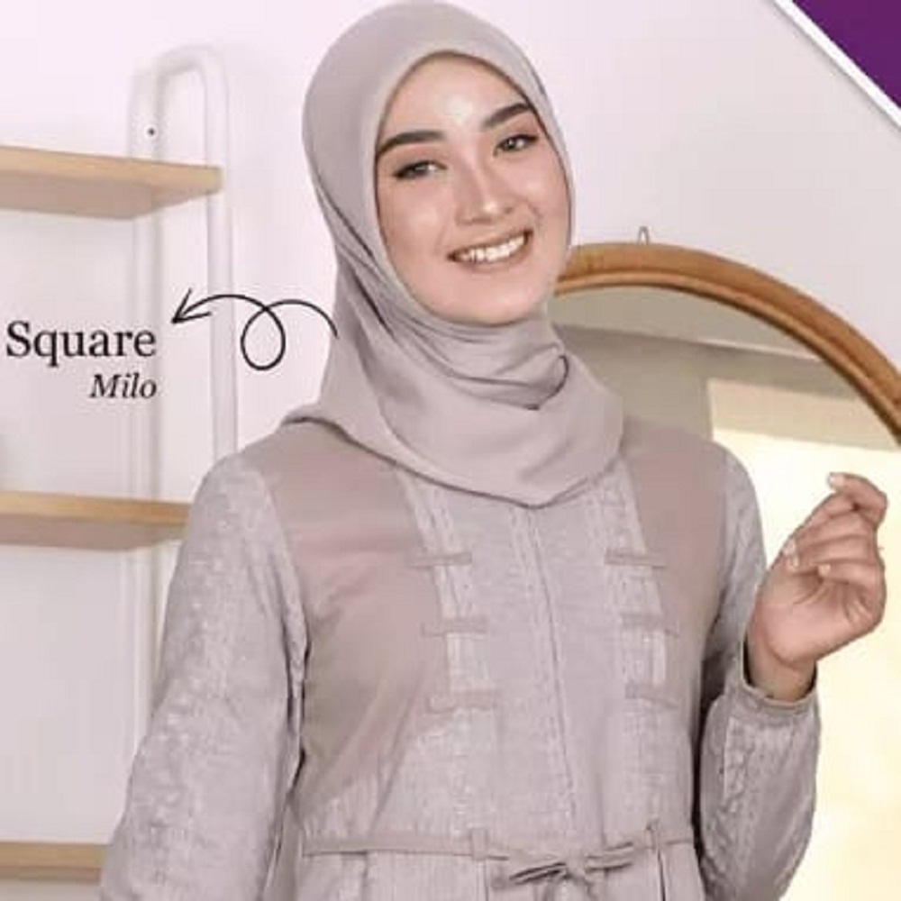 Busana dengan warga rugby tan dengan kesan kalem
