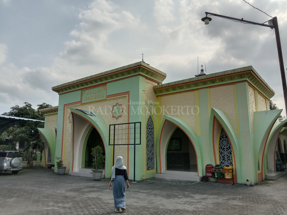 MODERN: Bangunan Masjid Sunan Muria bergaya kekinian yang berada Jalan Muria No.5, Perum Griya Kedundung Indah, Kecamatan Magersari, Kota Mojokerto. (26/3/2024).
