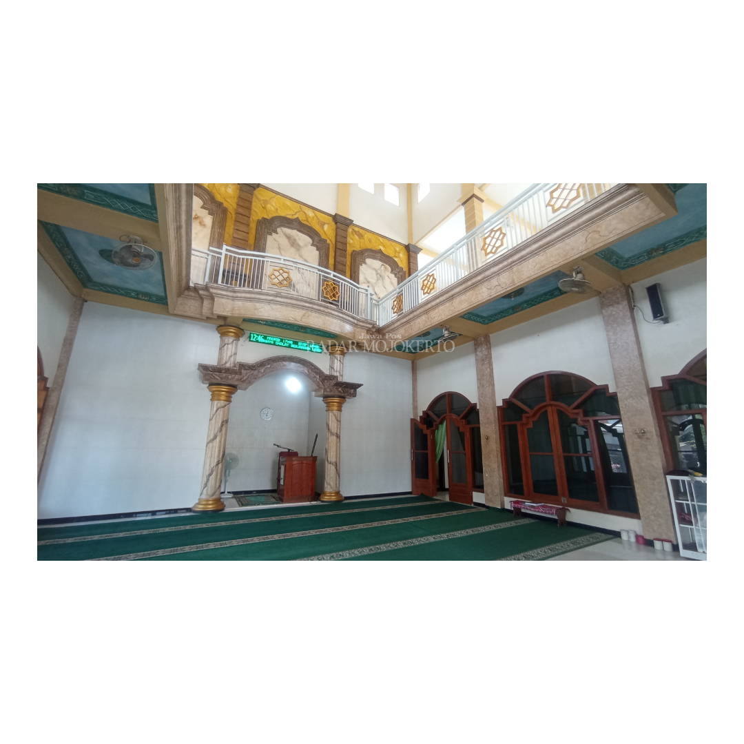 NYAMAN: Area bagian dalam masjid At-taqwa yang nyaman untuk dipakai beribadat.