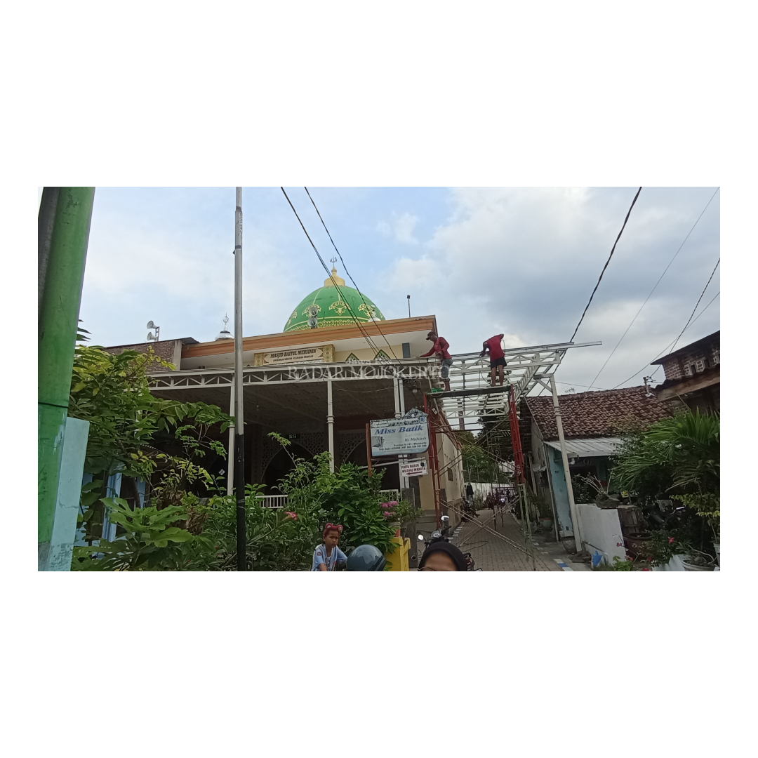MINIMALIS: Masjid Baitul Muhsinin di Suratan Gang 4 No 59, Kranggan, Kecamatan Prajurit Kulon, Kota Mojokerto, dengan arsitektur minimalis nan megah, Rabu (27/3).