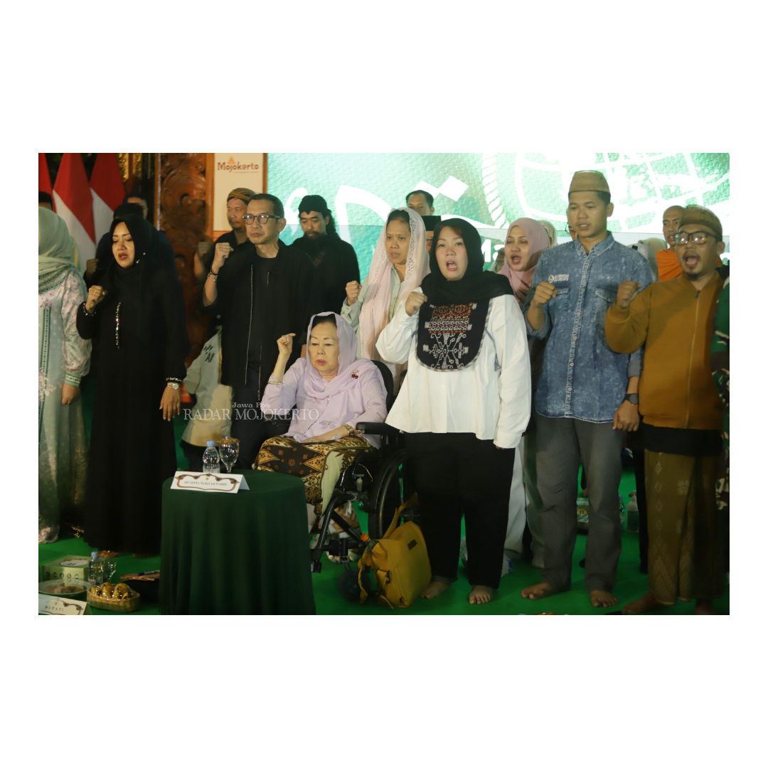 SEMANGAT: Sahur bersama ibu Sinta Nuriyah Abdurahman Wahid di pendapa Graha Majatam Pemkab Mojokerto.
