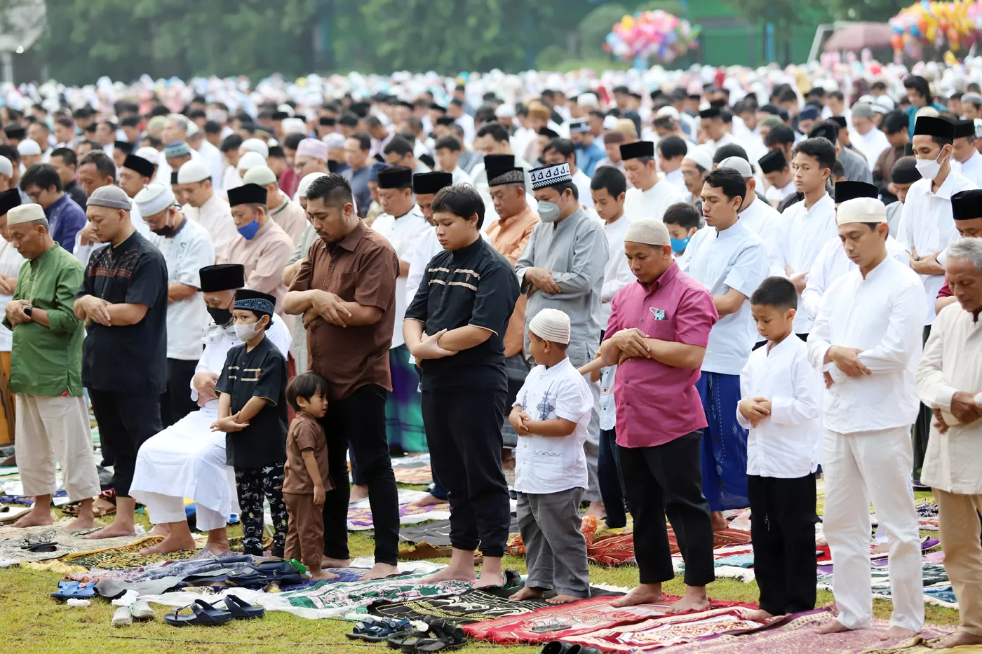 SALAT ID: Seluruh umat Islam melaksanakan Salat Id berjamaah saat Hari Raya Idul Fitri. (foto: dok. Jawa Pos)