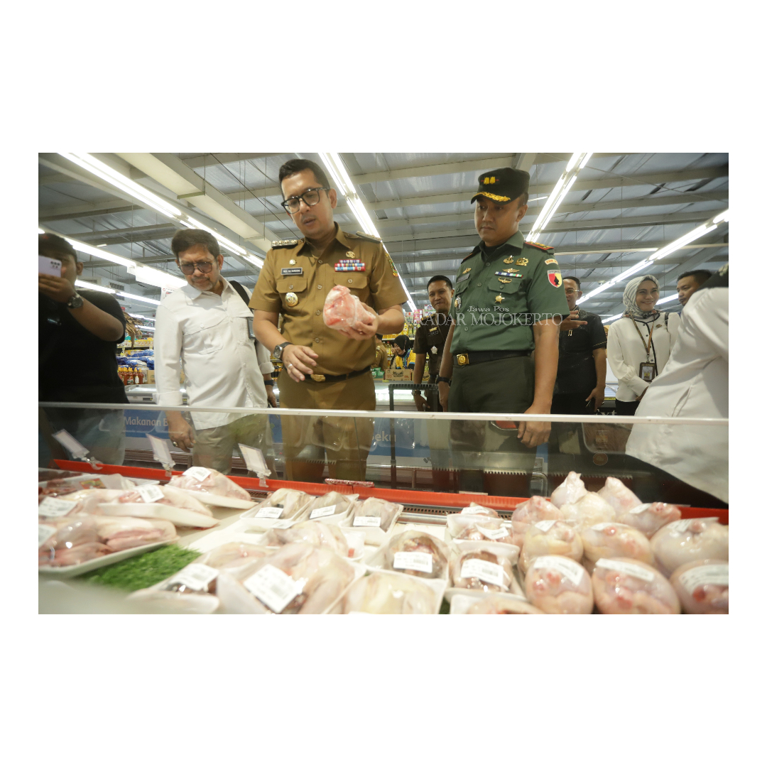 DICEK: Pj Wali Kota Mojokerto Moh. Ali Kuncoro bersama Dandim 0815 Mojokerto Letkol Inf M. Iqbal Prihanta Yudha, Kapolres Mojokerto Kota AKBP Daniel S. Marunduri, Sekdakot Gaguk Tri Prasetyo saat sida