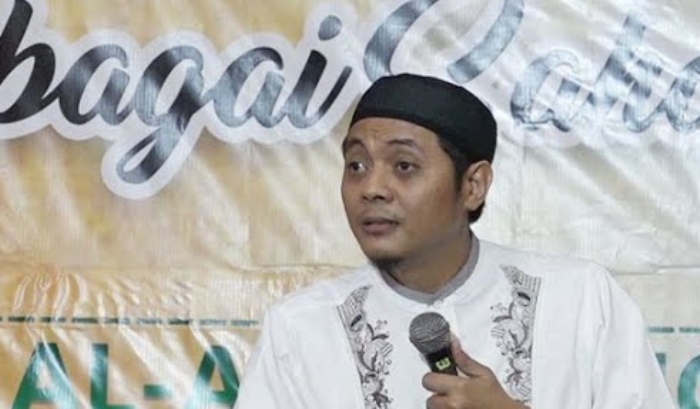 TOKOH AGAMA: Gus Sa&rsquo;dullah Syarofi, putra pengasuh Pondok Pesantren Salafiyah Al-Mishbar, Dusun Karangnongko, Desa Mojoranu, Kecamatan Sooko, Kabupaten Mojokerto. (foto: Internet)