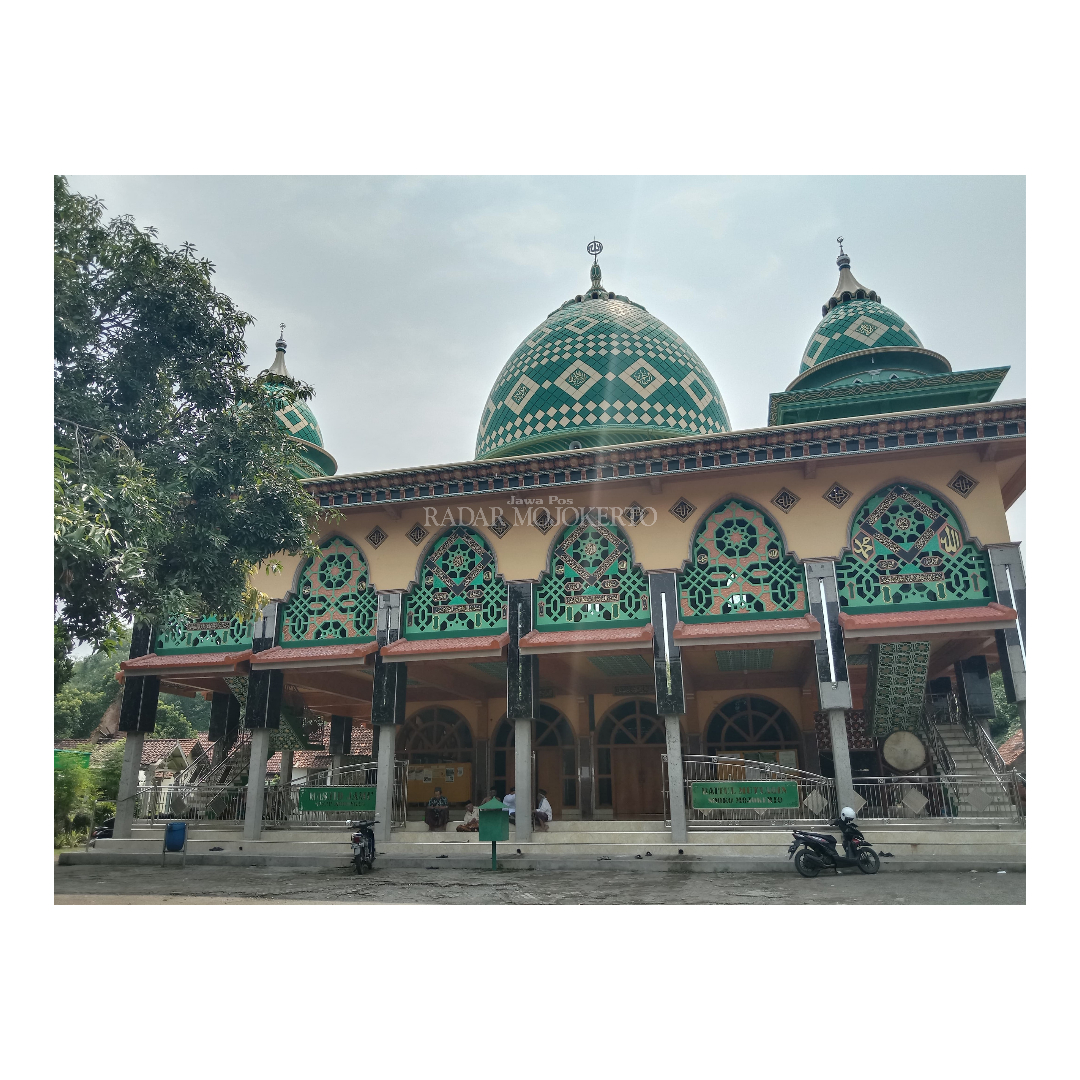 TIGA KALI BERUBAH: Masjid Baitul Muttaqin di desa Modongan, Kecamatan Sooko, Kabupaten Mojokerto, sudah mengalami tiga kali renovasi, Jumat (4/4) siang.