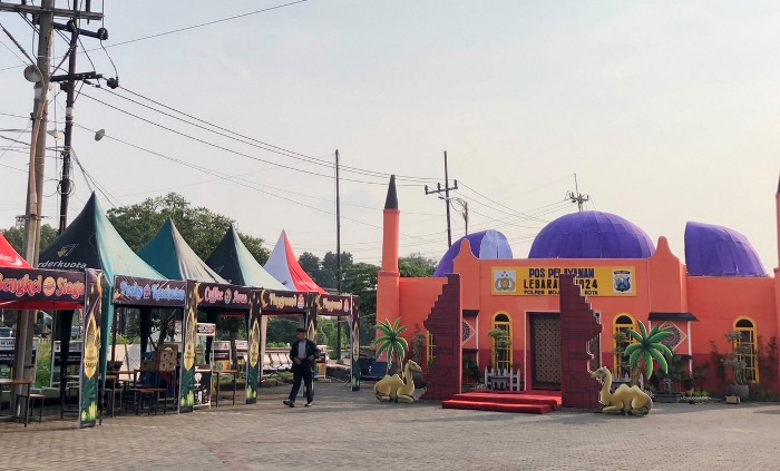 STRATEGIS: Rest Area Gunung Gedangan Kota Mojokerto dilengkapi halaman parkir yang luas untuk menampung pemudik dari berbagai daerah. (foto: Bryan Noer for Radar Mojokerto)