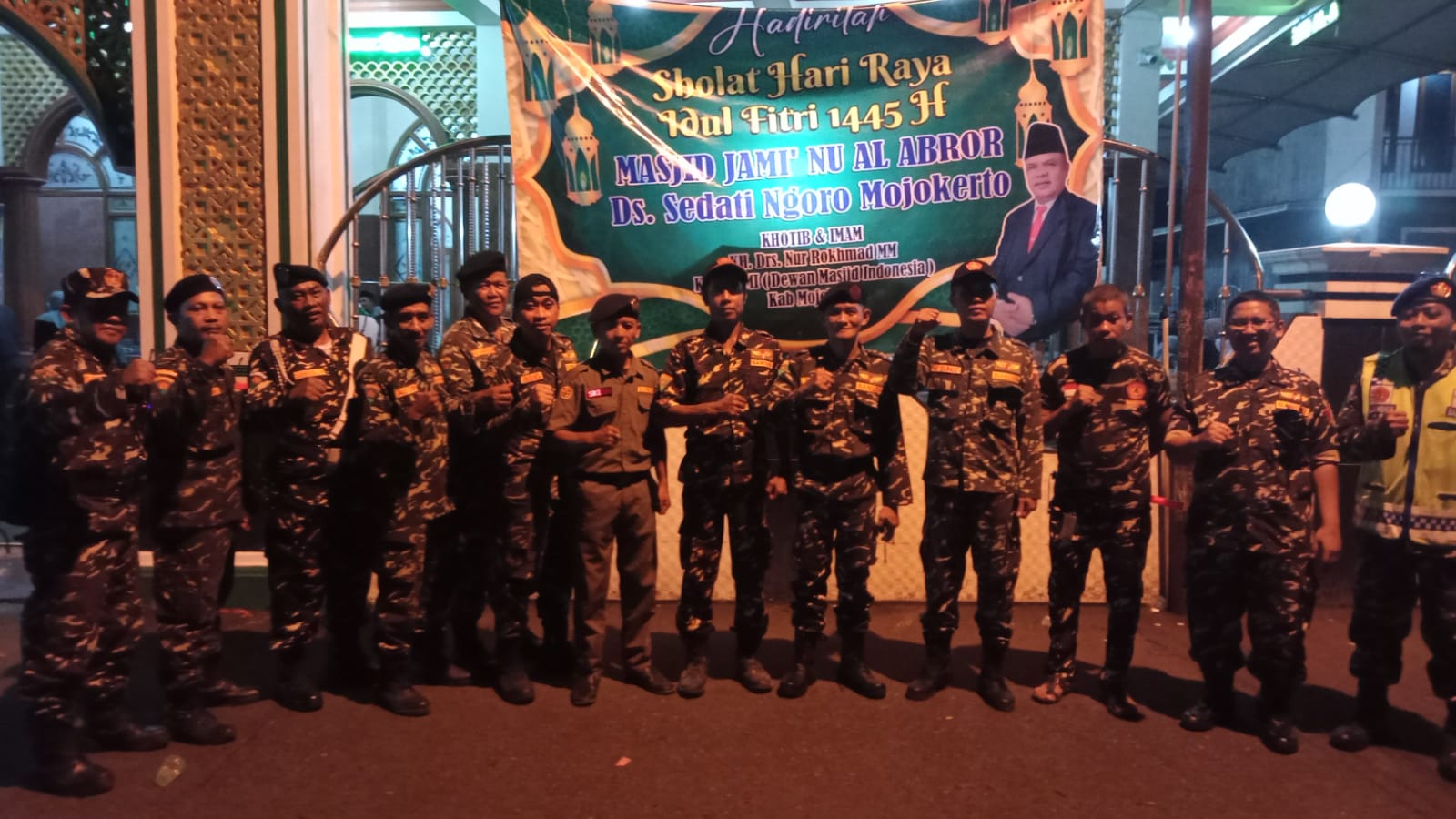 KOLABORASI: Acara pawai turut diamankan jajaran Banser Kecamatan Ngoro.