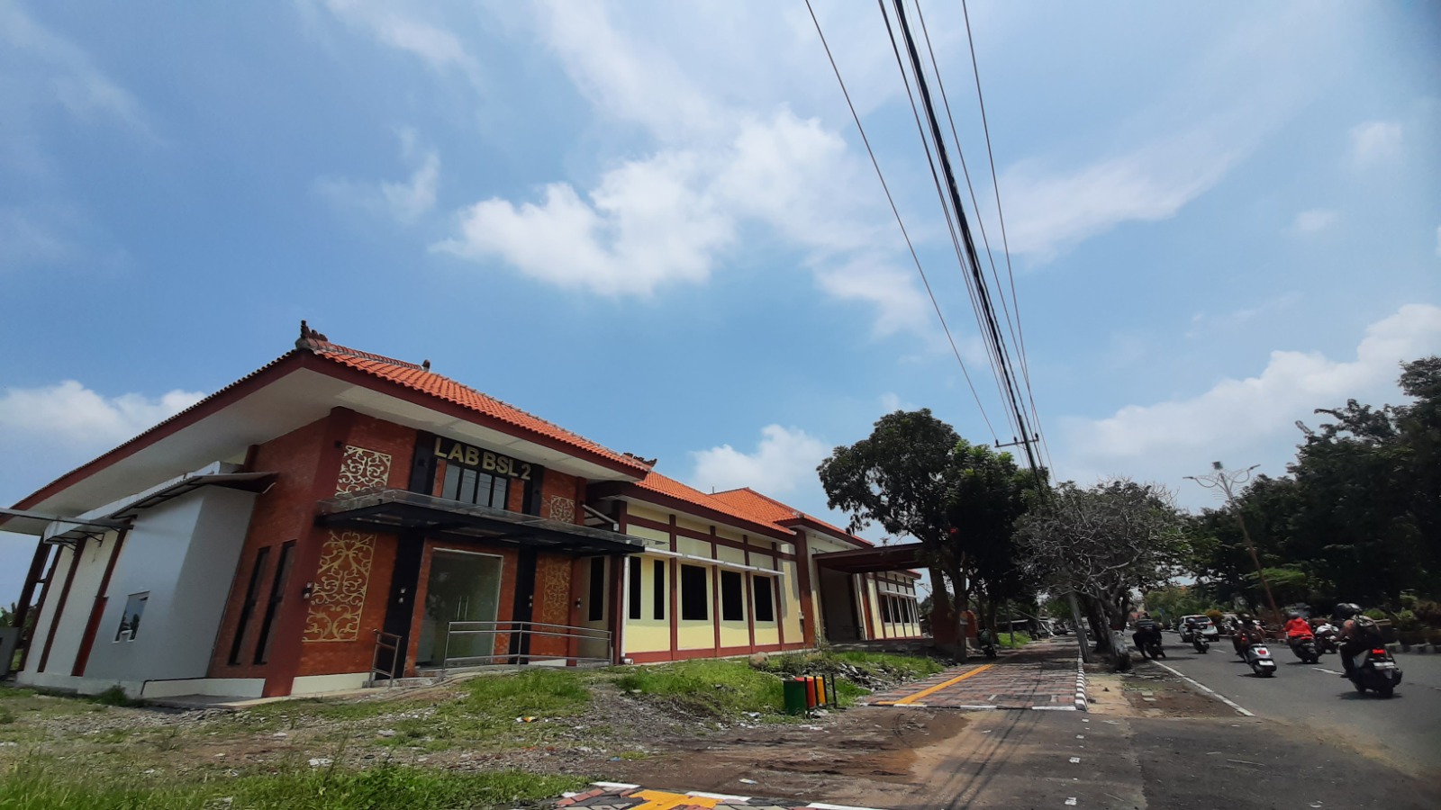 LABORATORIUM: Gedung baru Labkesda Kota Mojokerto di Jalan Benteng Pancasila yang akan kembali disentuh pekerjaan fisik untuk melengkapi lanskap dan ditarget dioperasikan tahun ini.