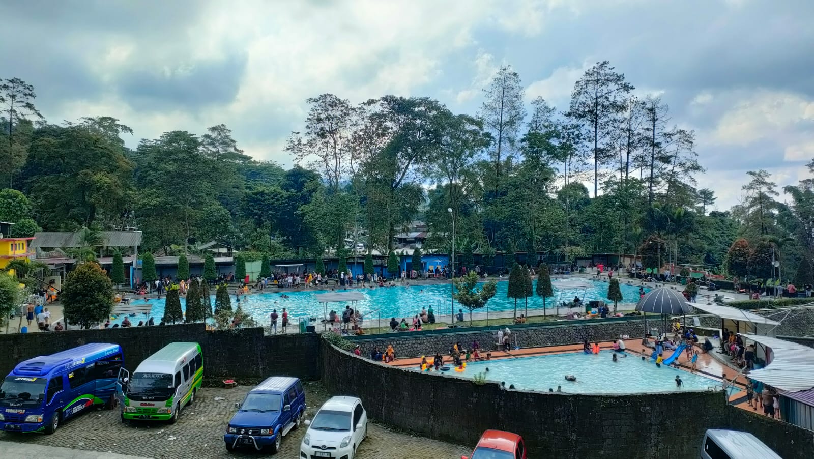 ANDALAN: Wana Wisata Kolam Air Panas Padusan, Kecamatan Pacet masih menjadi destinasi wisata andalan milik Pemkab Mojokerto.