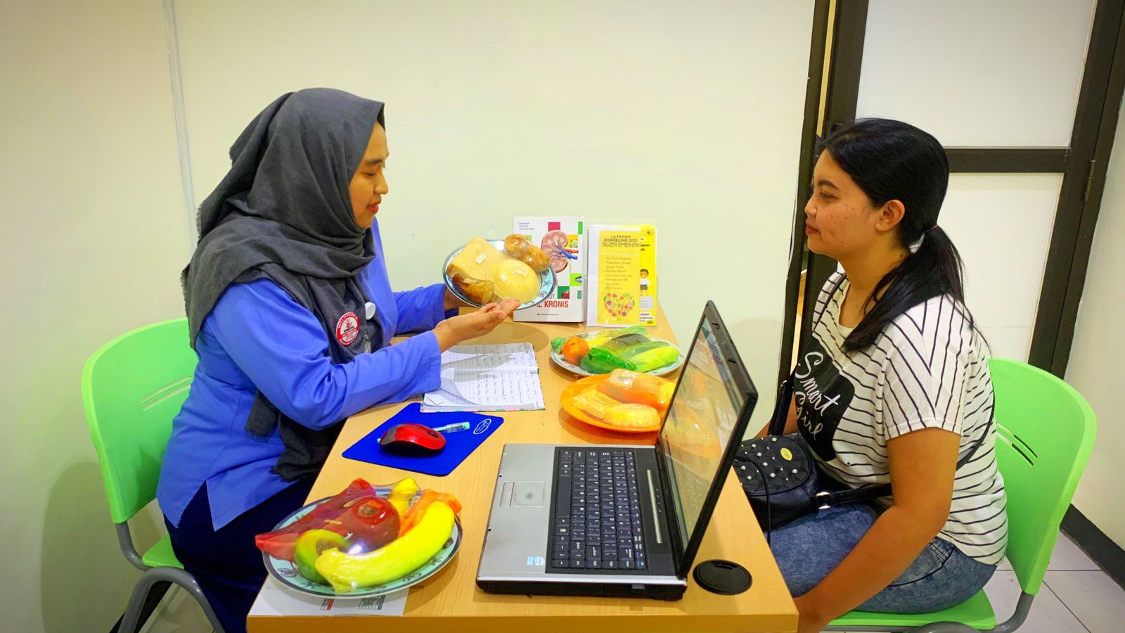 INOVASI : Konsultasi Gizi Online (KOZI) melalui Website RSUD Sumberglagah atau Whatsapp.