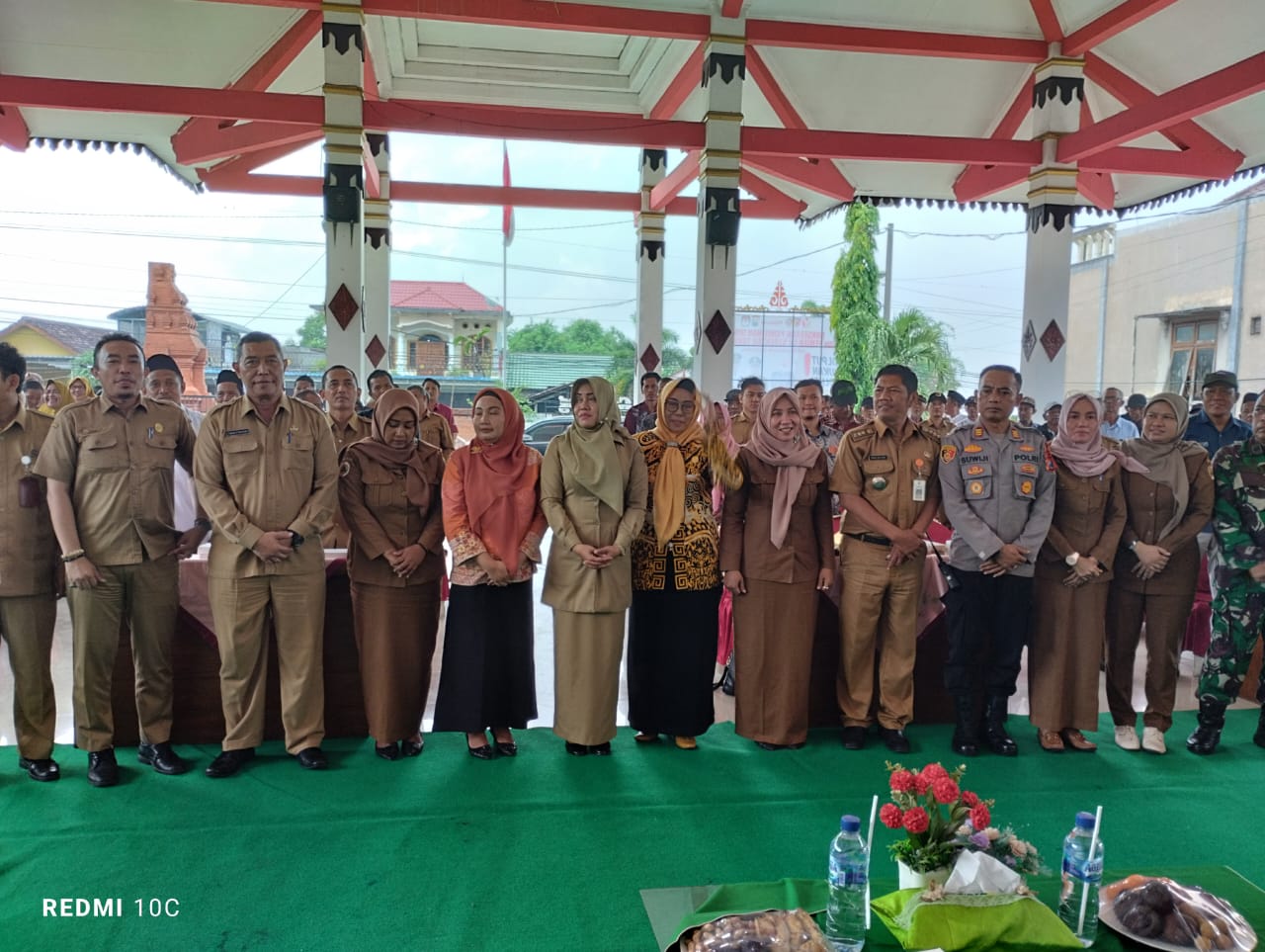 KOLABORATIF: Camat Gondang, Endro Wahyono mendampingi Bupati Ikfina Fahmawati di tengah Musrembang RKPD Kabupaten Mojokerto 2025 di pendapa Kecamatan Gondang 30 Januari lalu.