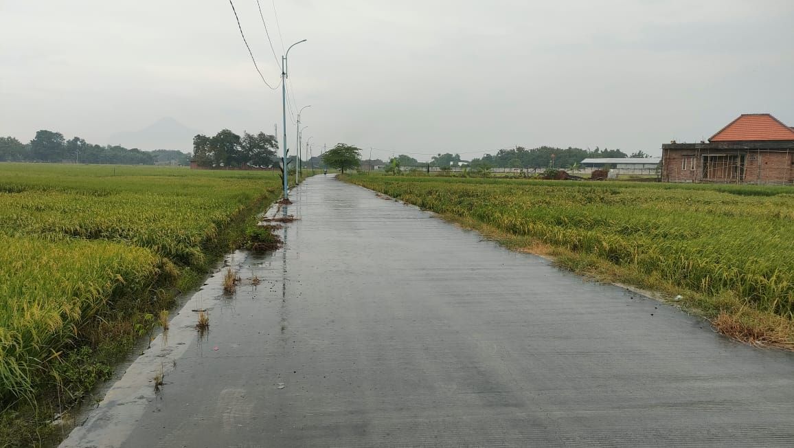 BERMANFAAT: Infrasruktur jalan lingkungan hingga saluran irigasi pertanian menjadi program prioritas pembangunan Pemdes Bangsal, Kecamatan Bangsal, kemarin (21/4).
