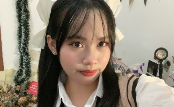 CANTIK: Nike ayudia seorang pelajar dari Kota Mojokerto yang menggunakan make up douyin untuk menampilkan kesan elegan.