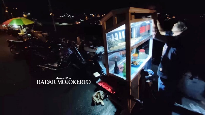 Pentol bakar bertekstur kenyal ini cocok untuk cemilan.