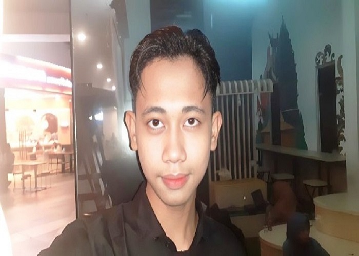STYLE: Gaya rambut undercut cocok diterapkan pada wajah oval sehingga membuat kesan dahi yang lebar. (foto: Satria Putra for Radar Mojokerto)