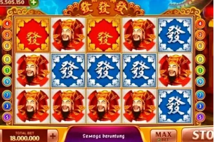 SERU: Para penjudi tergiur mendapatkan chip yang besar.