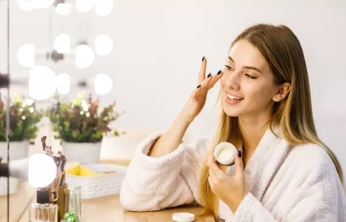 Lembab: Moisturezer mampu menjaga kelembapan pada kulit wajah. (foto. dok: JawaPos)