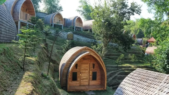 Tempat camping di Locca Lodge Trawas, Mojokerto ini akan memberi kesan yang menarik bagi pengunjung.