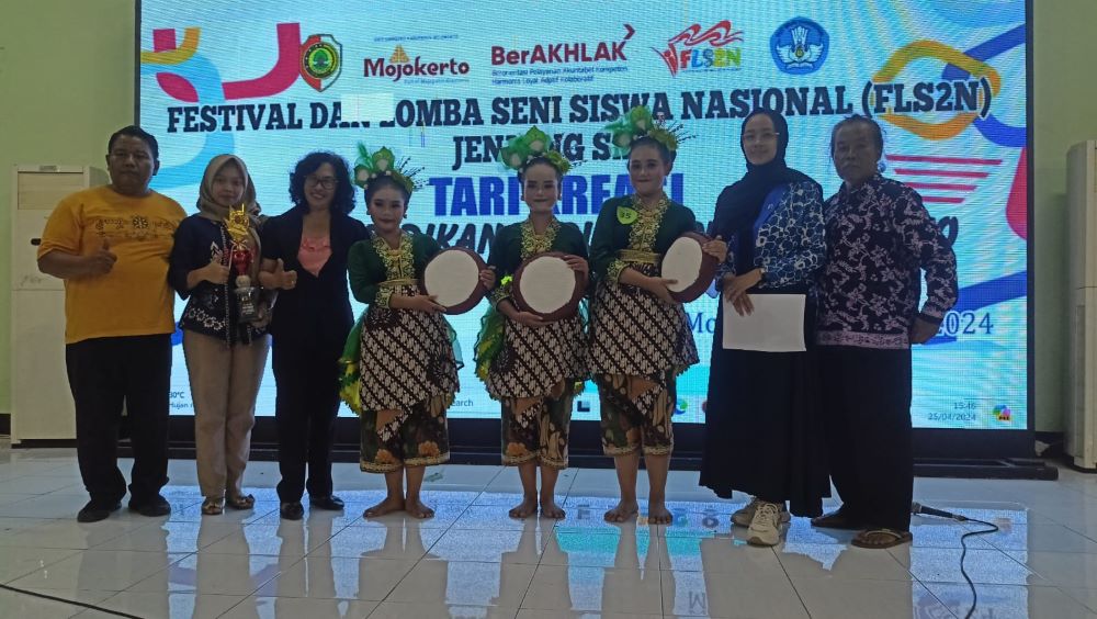 BANYAK PRESTASI: Salah satu keberhasilan SMPN 2 Dawarblandong, berhasil menorehkan banyak prestasi di berbagai bidang lomba di ajang FLS2N.