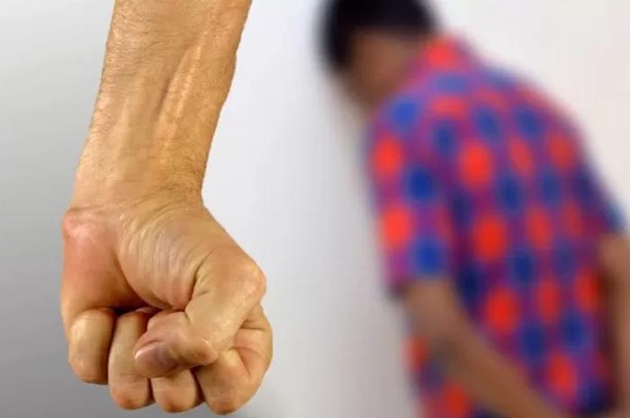 HADAPI: Cara ini perlu dilakukan secara privasi tanpa ada libatan dari orang lain. (foto dok. Jawa Pos)