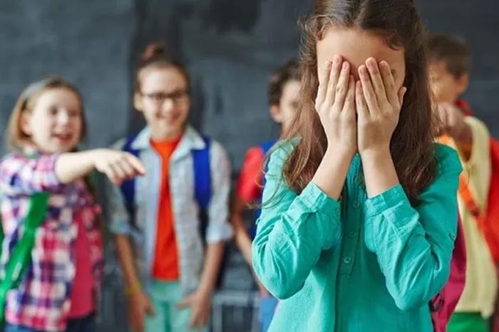 LAPORAN: Sebuah kewajiban dari sang guru untuk selalu siap dalam menanggapi laporan kasus bullying. (foto dok. Jawa Pos)