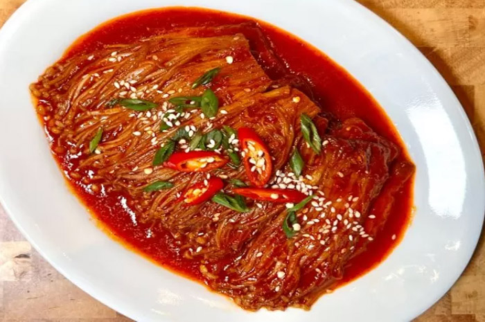 PEDAS: Hindari mengonsumsi buah dan sayur untuk penderita asam lambung. (fotoJawa Pos)