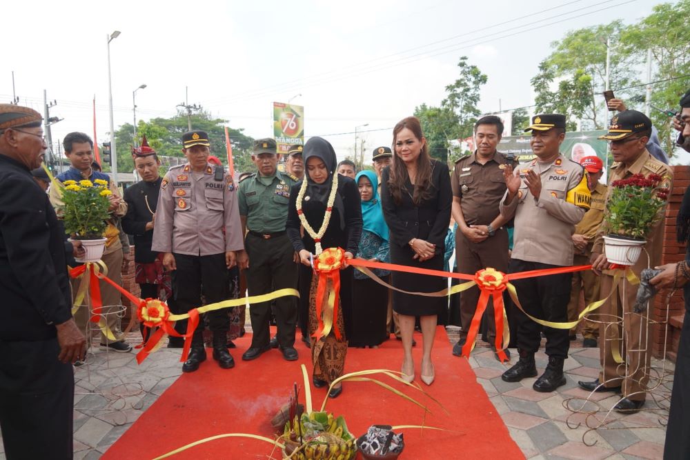 IKON DESA: Bupati Ikfina Fahmawati meresmikan RTH Taman Sekumpul Mojo bertepatan dengan peringatan Hari Jadi ke-731 Pemkab Mojokerto, Selasa (7/5).