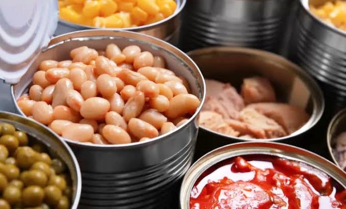 PENGAWET: Waspadai bahan pengawet pada makanan kaleng berbahaya untuk penyakit ginjal. (Jawa Pos)