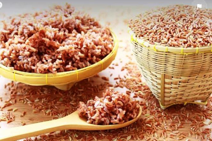 NASI:&nbsp; Tingginya kalium dan fosfor pada nasi merah berbahaya bagi penderita ginjal. (Jawa Pos)