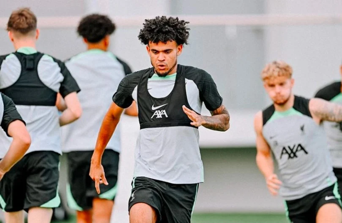 Tim Liverpool saat latihan sebelum dijamu Aston Vila. (Liverpool FC)