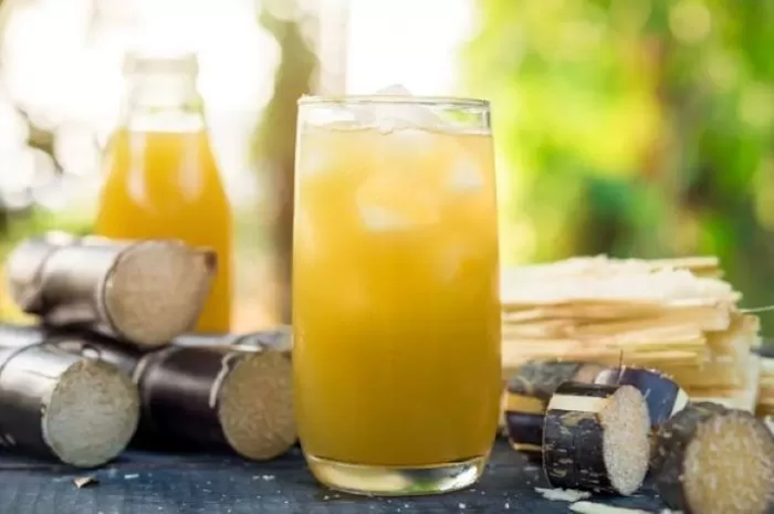 KHASIAT: Minuman air tebu asli mempunyai banyak manfaat untuk kesehatan tubuh dan juga kulit. (Jawapos)