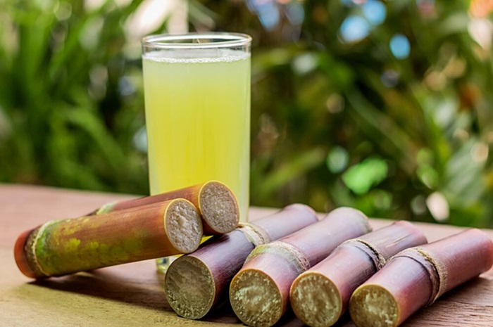 KHASIAT: Minuman air tebu asli mempunyai banyak manfaat untuk kesehatan tubuh dan juga kulit.
