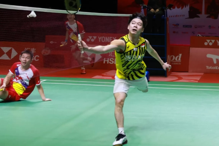 SIGAP: Kevin Sanjaya menerima umpan dengan cepat dan fokus sesuai strategi. (Foto: dok. Jawapos)