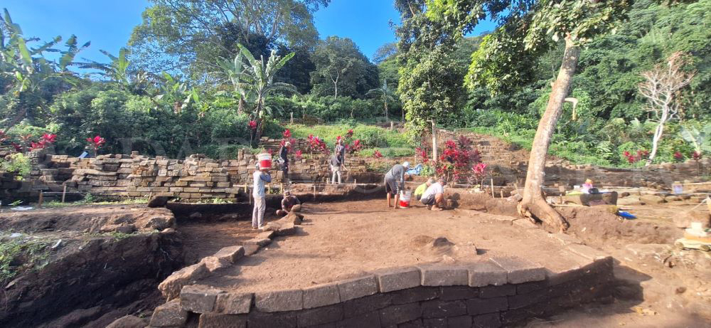 DIGALI: Tim arkeolog BPK Wilayah XI Jatim melakukan ekskavasi lanjutan Situs Candi Selokelir di Desa Kedungudi, Kecamatan Trawas, Mojokerto, hingga 24 Mei mendatang. 