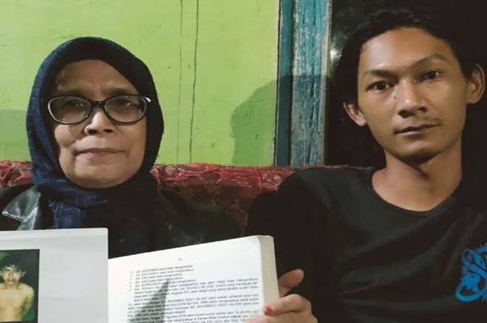 BEBAS: Salah satu terpidana bernama Saka Tatal yang bebas dari penjara karena adanya remisi dan diduga korban salah tangkap yang telah dipenjara selama 4 tahun. (foto. dok: Radio Republik Indonesia)