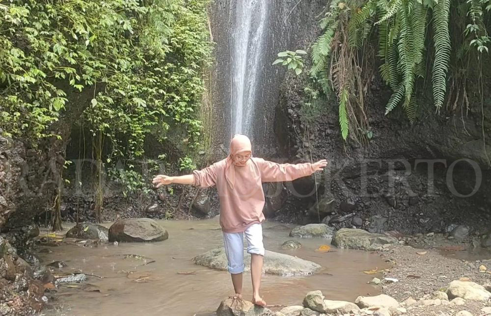 BANYAK POTENSI: Wisata air terjun Coban Cebol di Desa Jatijejer, Kecamatan Trawas. Pemdes setempat sedang merancang wisata edukasi pertanian serai.