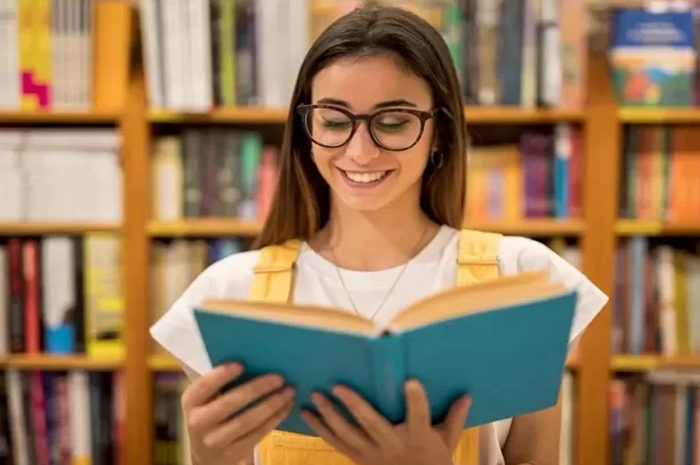 FOKUS: Dengan membaca buku dapat melatih tingkat fokus kita. (dok. Radar Mojokerto)