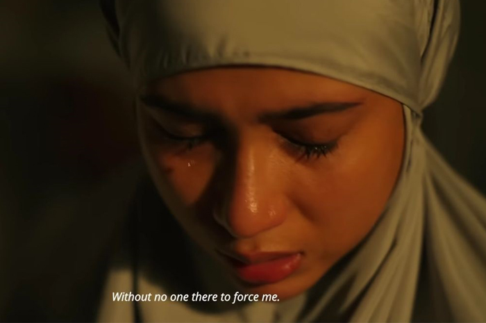 TERSENTUH: Salah satu scene yang membuat para penonton ikut merasakan kesedihan. (foto. dok: Trailer Tuhan Izinkan Aku Berdosa)
