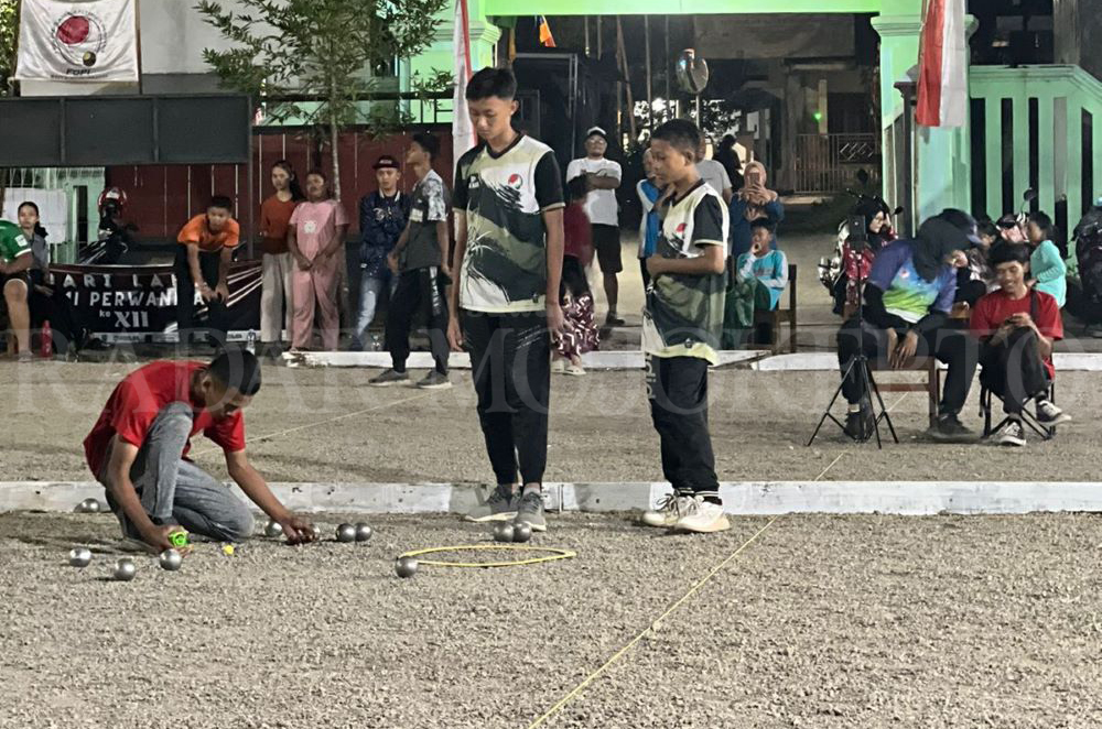 ANDALAN: Atlet petanque Kota Mojokerto saat bertanding di kompetisi U-15 di Kota Salatiga, Jawa Tengah, 18 Mei lalu.