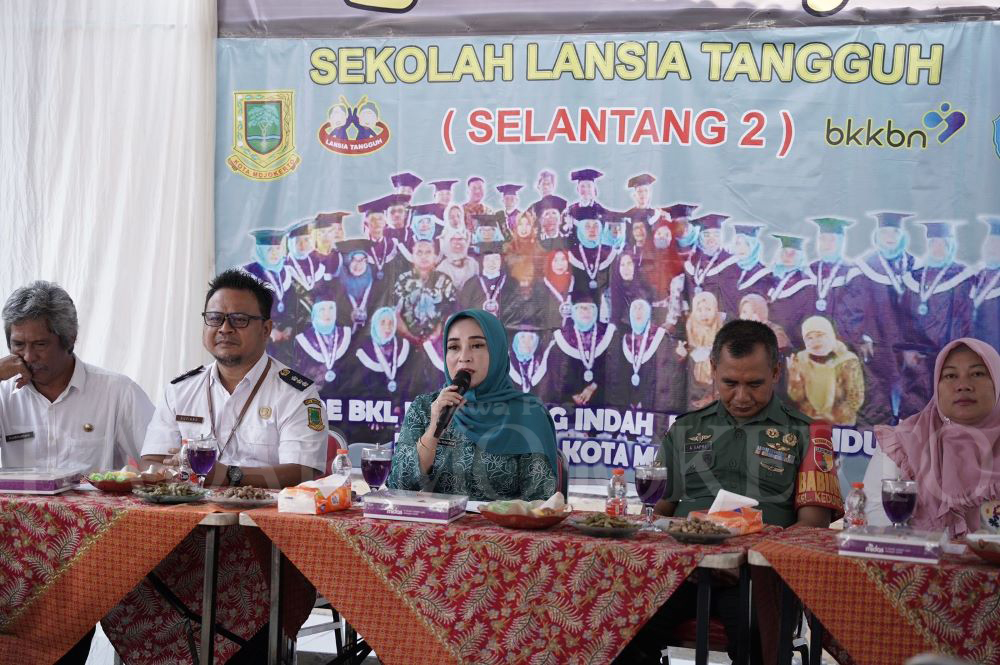 PENDIDIKAN: Pj Ketua TP PKK Kota Mojokerto Nia Wayanti Ali Kuncoro didampingi Camat Magersari Sutikno dan Lurah Kedundung Mokhamad Nurihudah saat launching Selantang 2, Rabu (22/5) lalu.