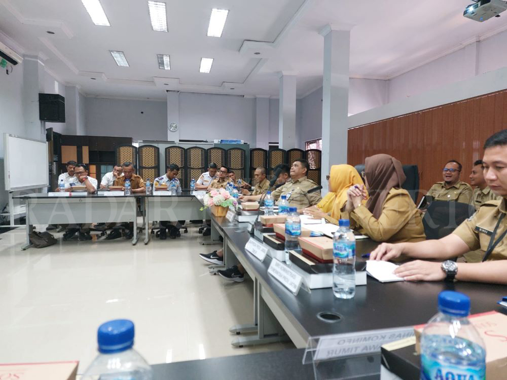 CARI SOLUSI: Pemprov Jatim bersama Pemkab Mojokerto mematangkan rencana pembangunan jalur Ngeprih sebagai solusi alternatif. Yang diulas dalam rakor yang digelar beberapa waktu lalu.